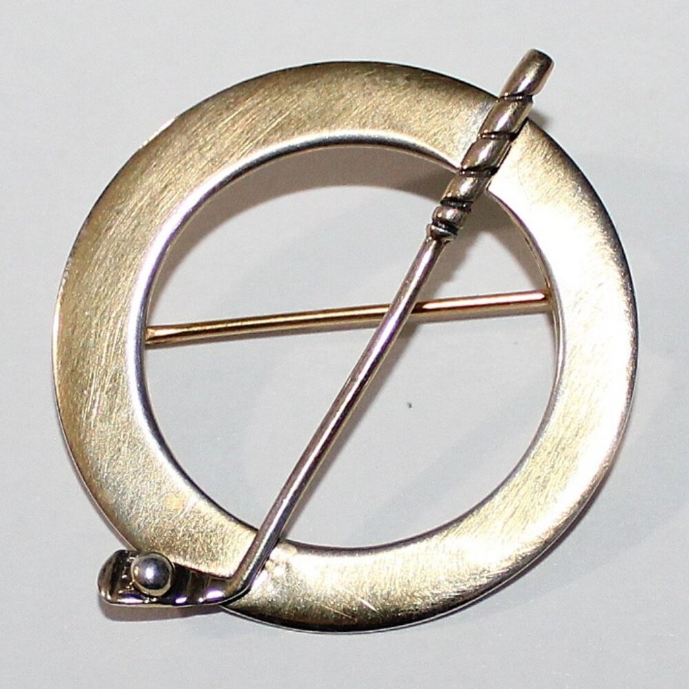 Vintage Leonore Doskow Gold Tone Golf Tournament Brooch 1972 Chairman